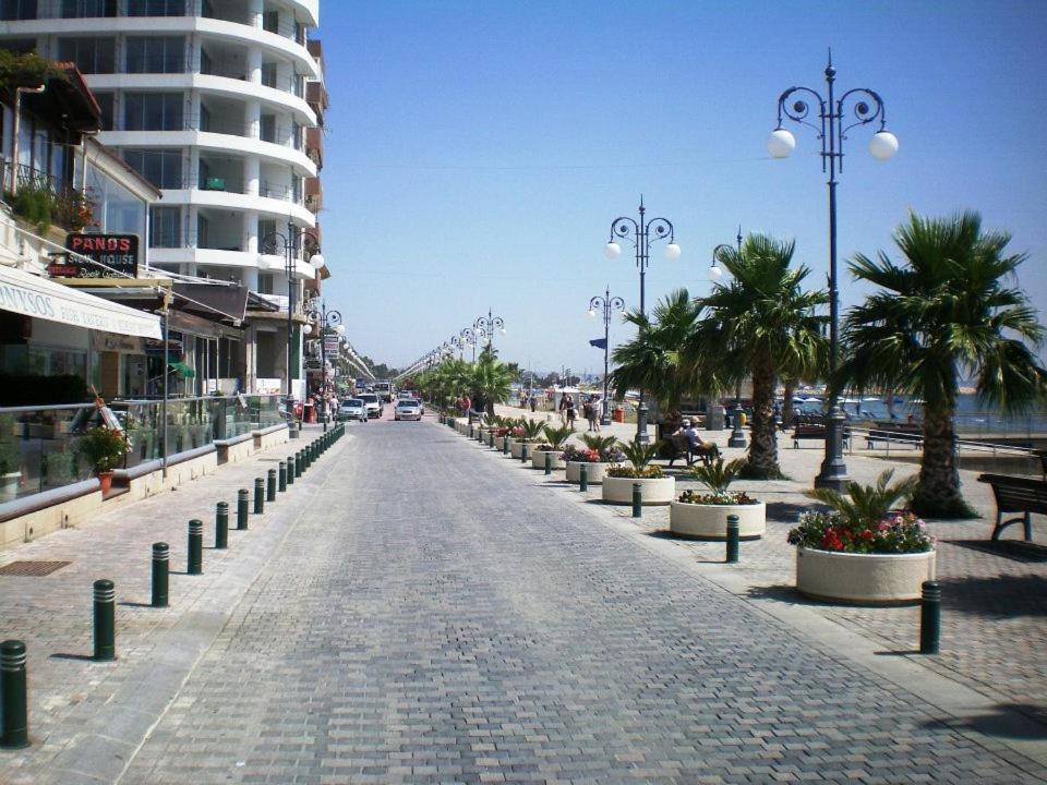 103 Elegant 2 Bed Apartment With Free Wifi, Ac, Pool & Gym! Larnaca Buitenkant foto